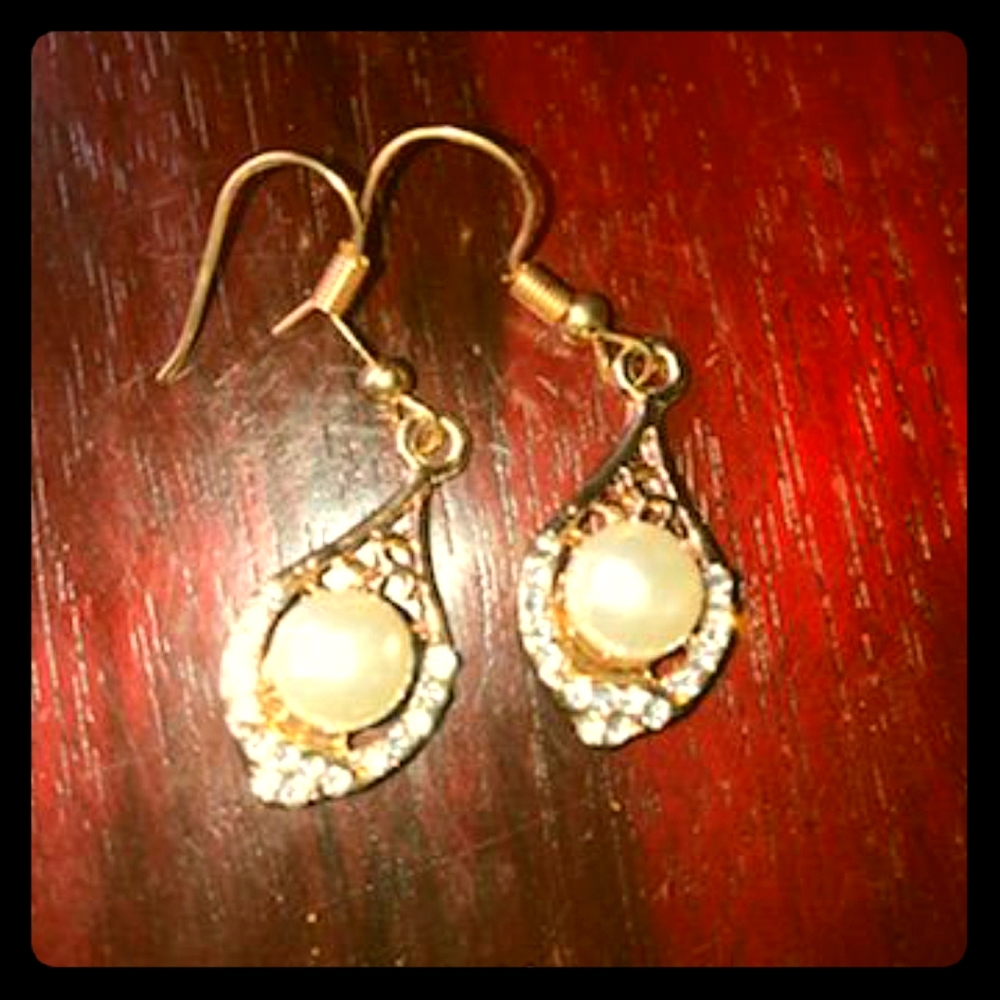Gold and pearl earrings